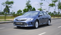 2.410 xe Camry 2.0E được Toyota Việt Nam triệu hồi để cập nhật phần mềm